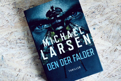 Boganmeldelse - Den der falder af Michael Larsen