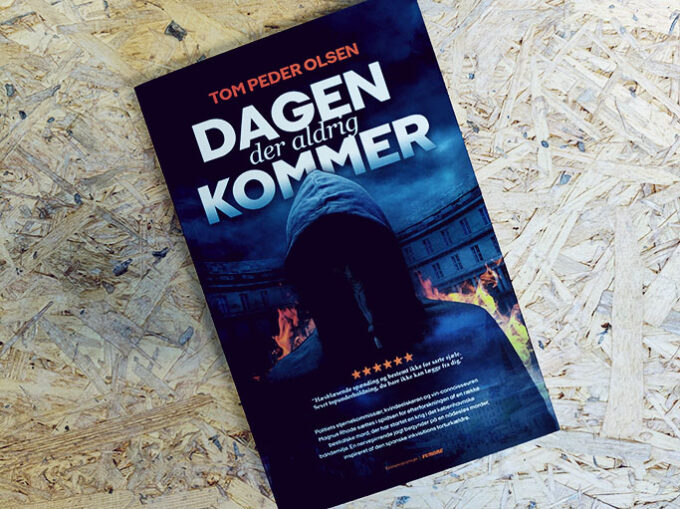 Anmeldelse - Dagen der aldrig kommer af Tom Peder Olsen