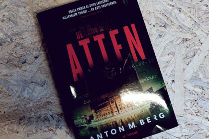 Anmeldelse af De Atten - Anton M. Berg